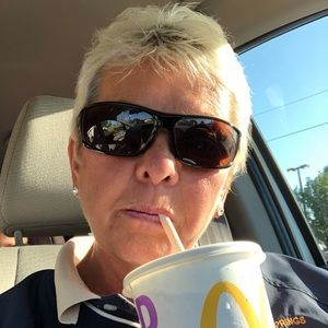 Meet your Posher, Loretta